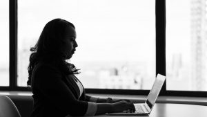 אשת עסקים - שירותים פיננסיים